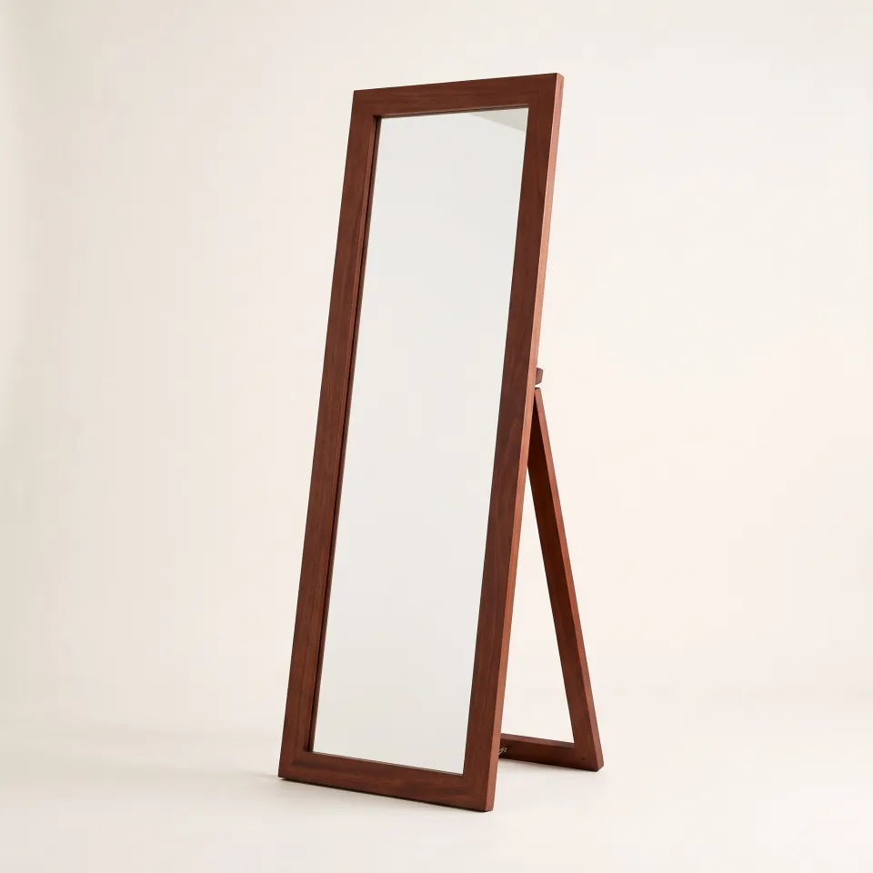 Lamu standing mirror